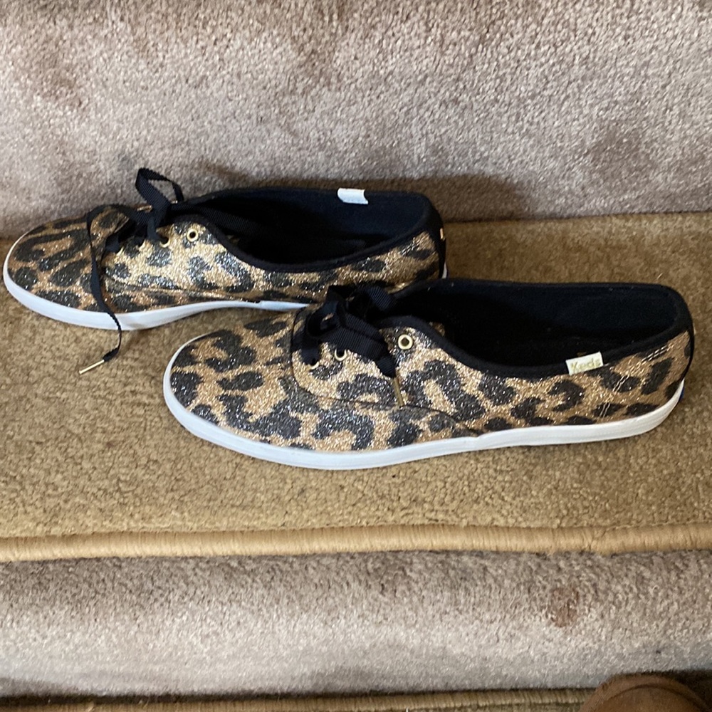 KEDS(BY KATE SPADE)-LIKE NEW LEOPARD PATTERN SNEAKERS W/BLACK GOLD TIPPED LACES - Picture 5 of 7